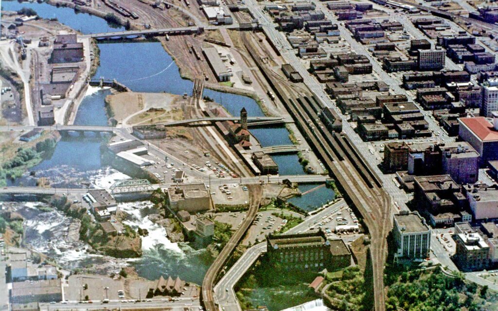 Aerial photo of Havermale Island before Expo '74